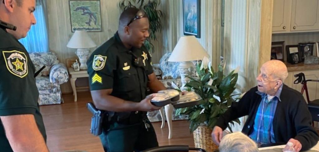 Deputy providing meals to the elderly